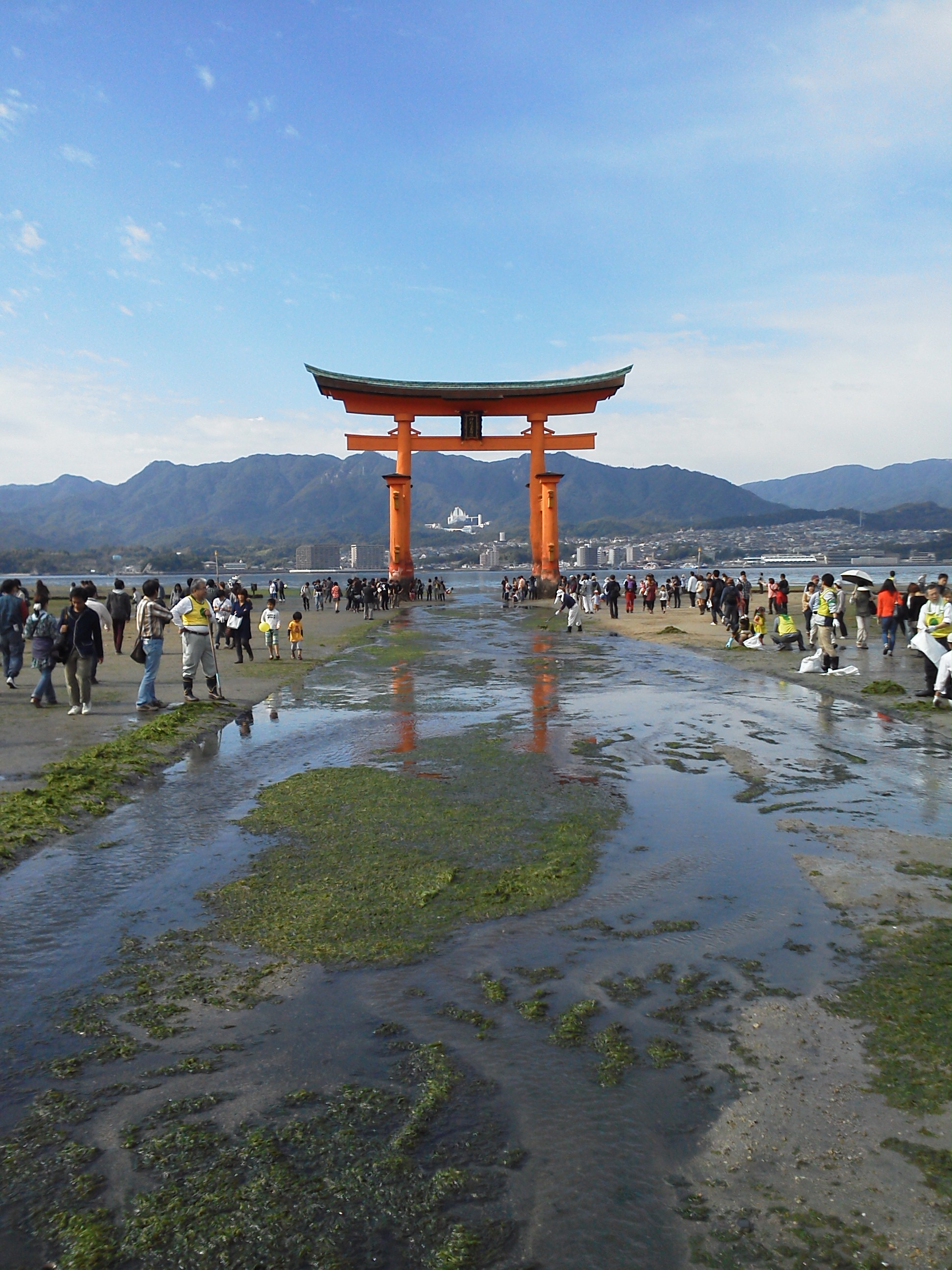 厳島神社の干潮 大鳥居