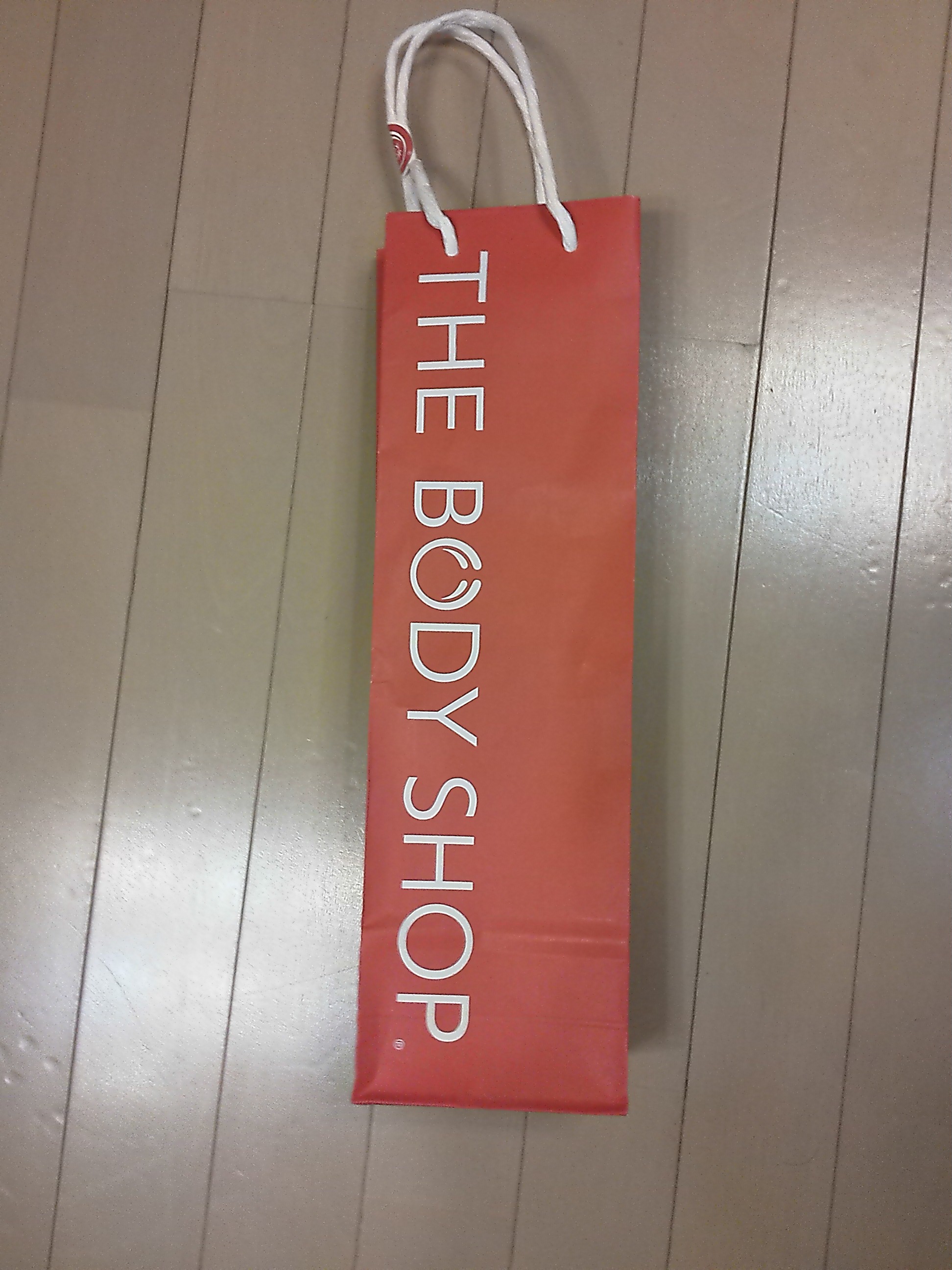 The Body Shopの赤い袋