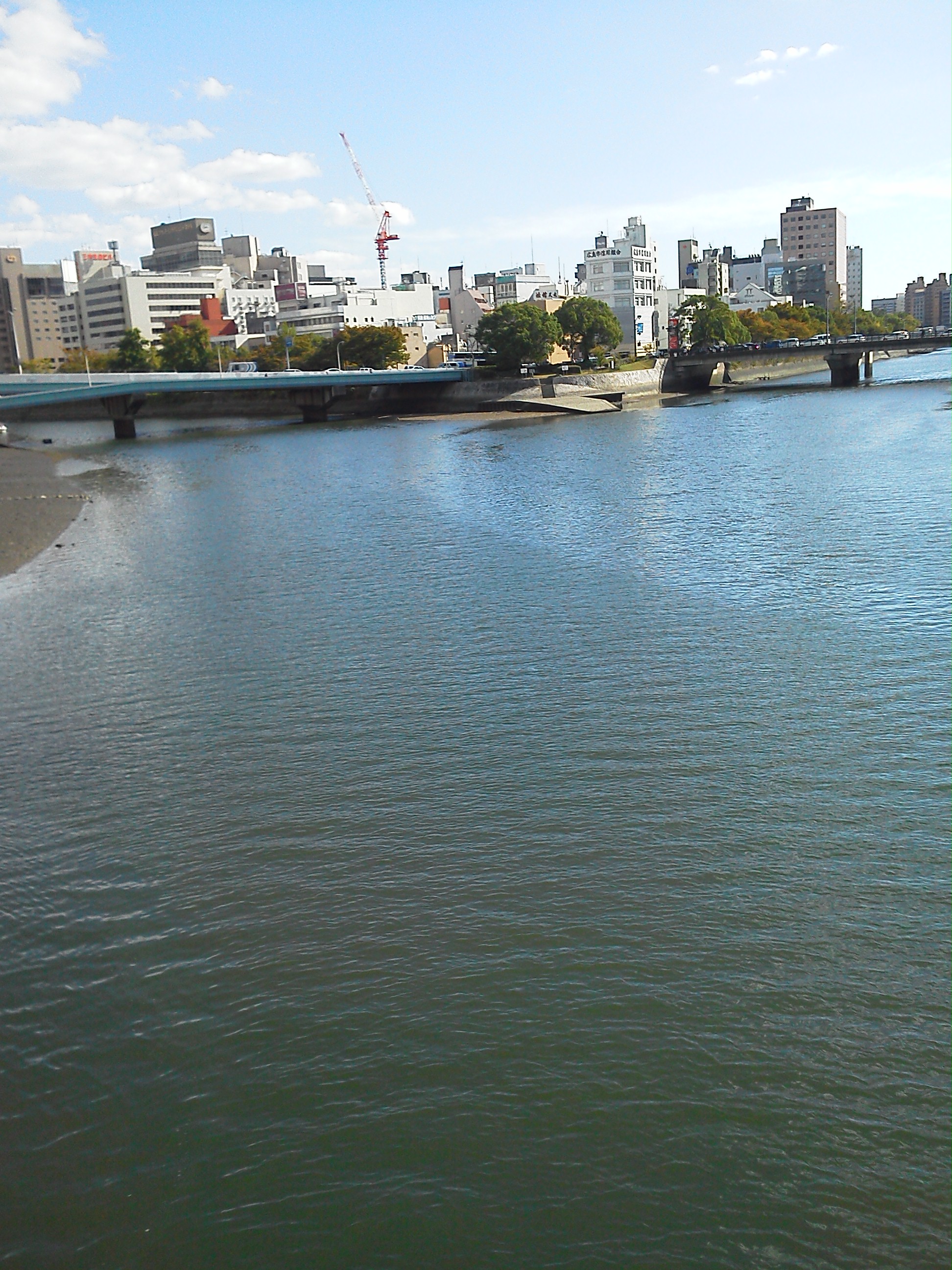 広島市栄橋からの川の眺め