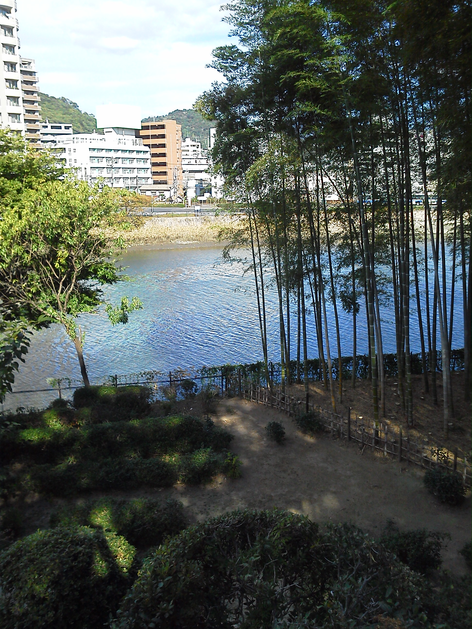 縮景園から京橋川