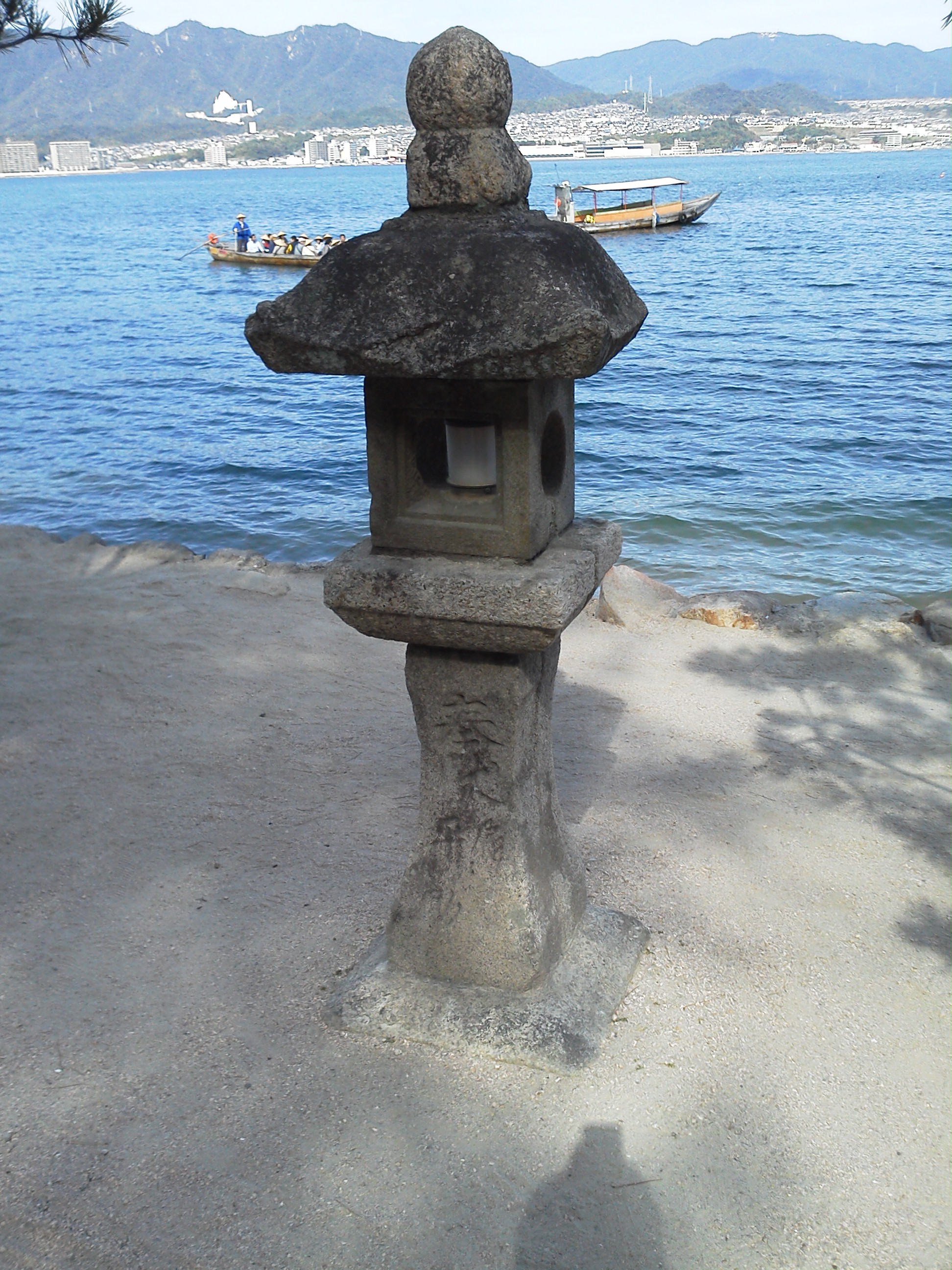 宮島の厳島神社の灯篭