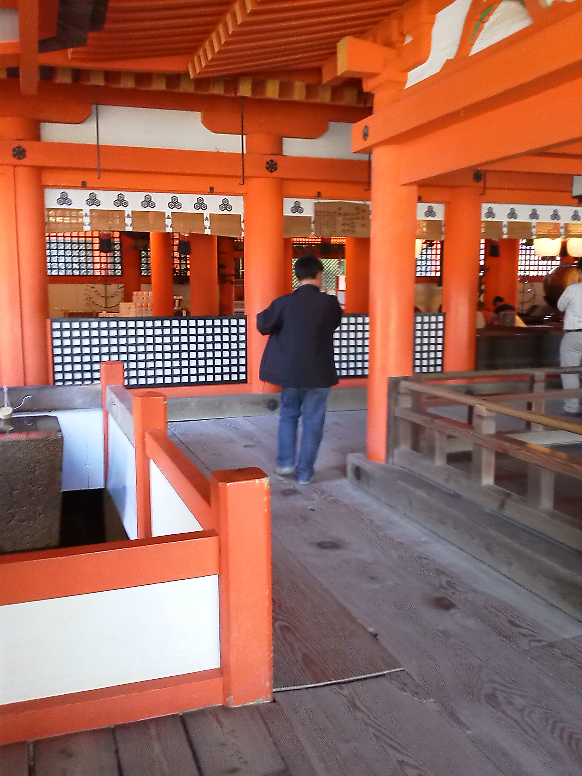 厳島神社の本殿or拝殿